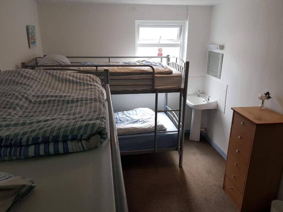 Blue Room Hostel Newquay New Quay エクステリア 写真