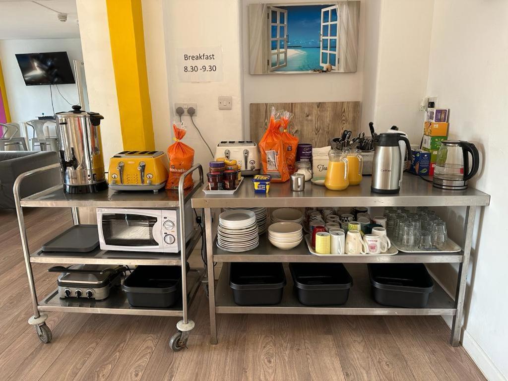 Blue Room Hostel Newquay New Quay エクステリア 写真